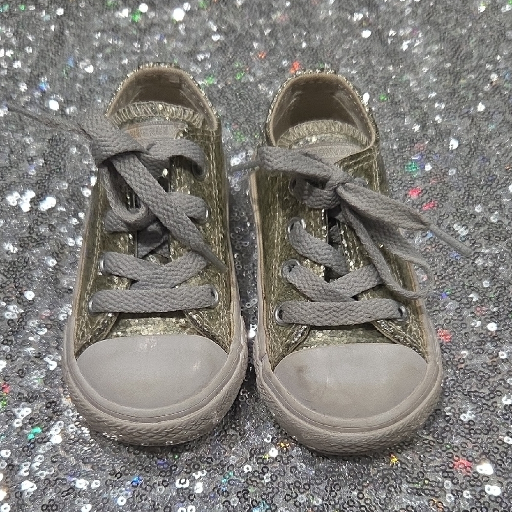 CONVERSE Kids Glittery Sneakers in Silver and Gray